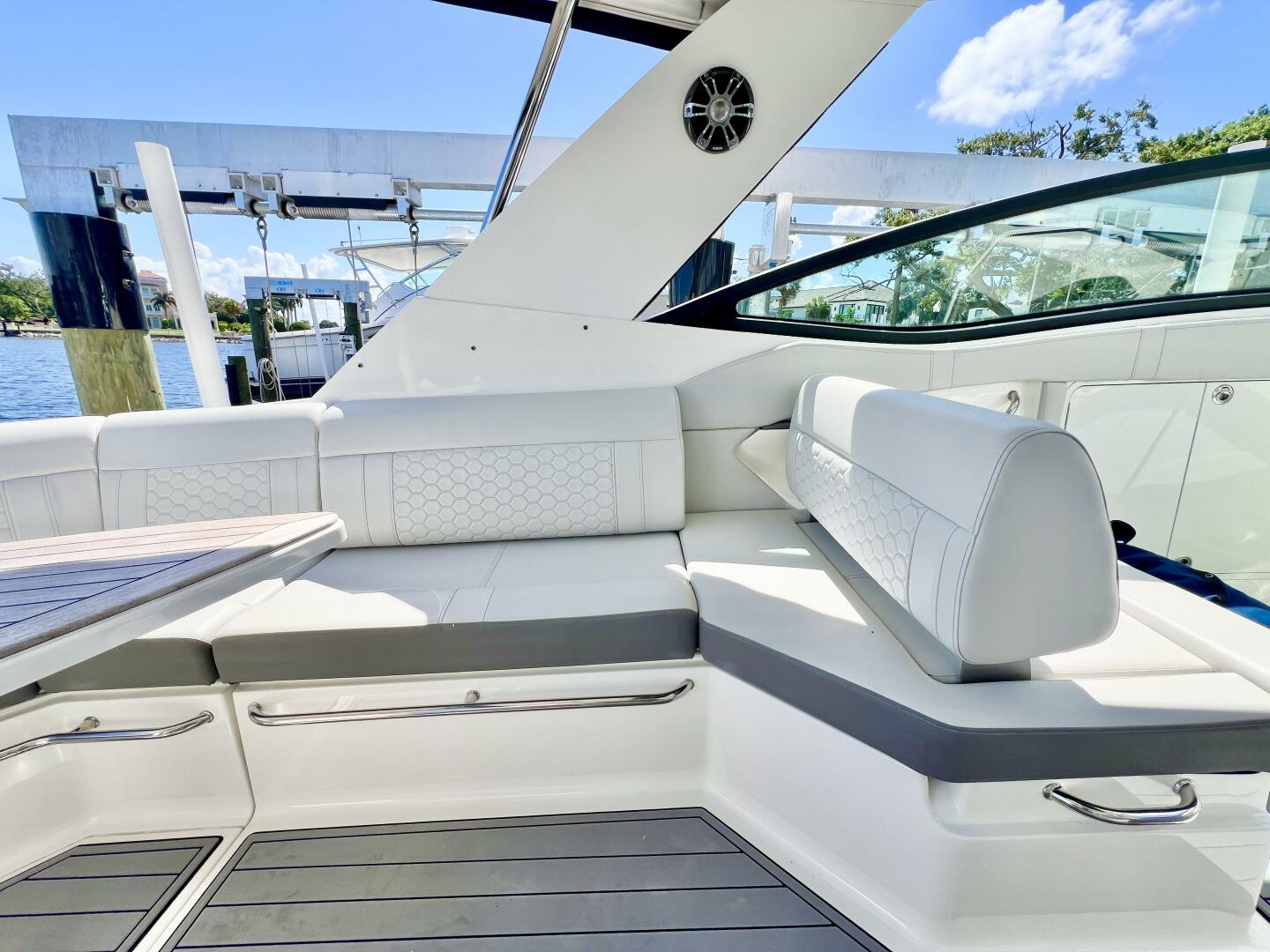 32ft Sea Ray Yacht For Sale