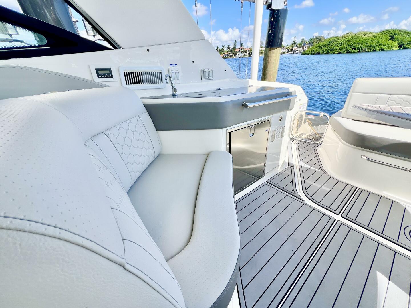 32ft Sea Ray Yacht For Sale