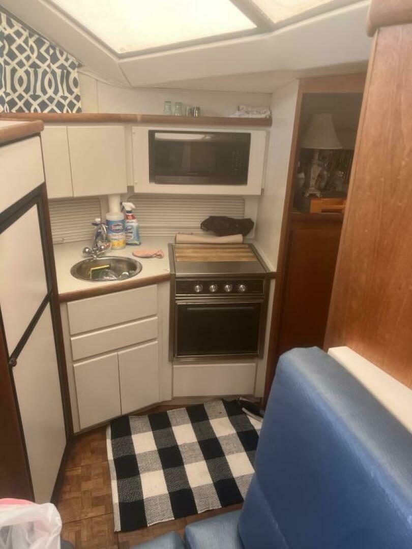SEA DELIVERY 35ft Carver Yacht For Sale