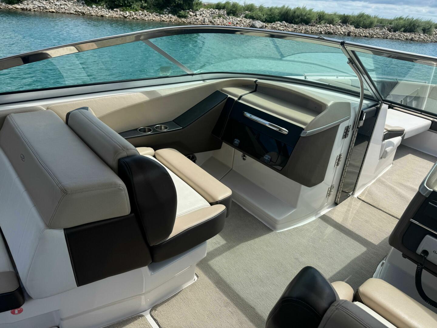 32ft Regal Yacht For Sale