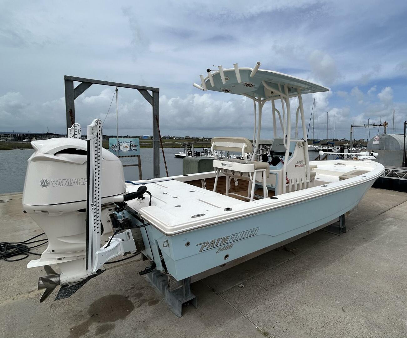 24ft Pathfinder Yacht For Sale