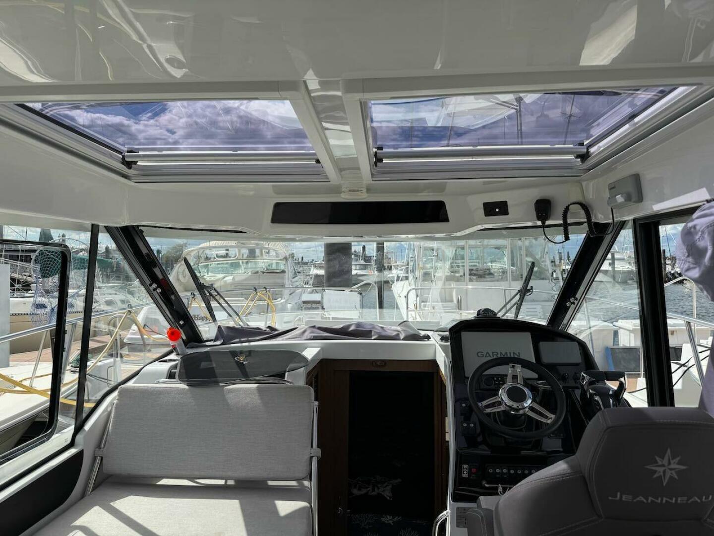PISCES 29ft Jeanneau Yacht For Sale