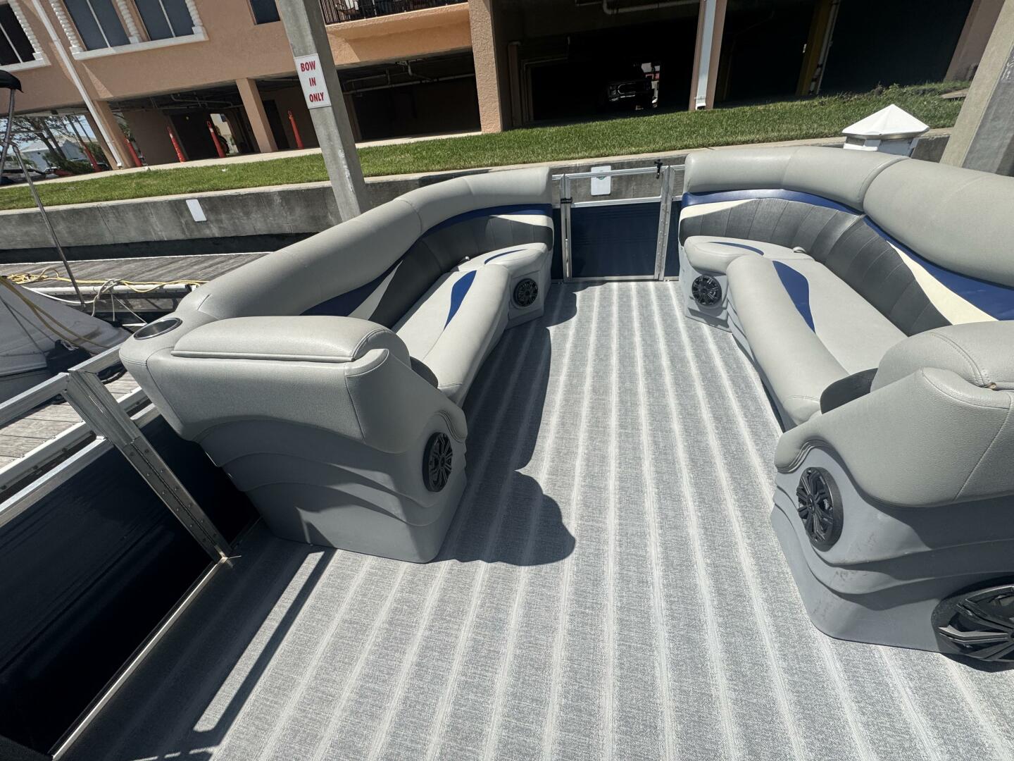 26ft Leisurecraft Yacht For Sale