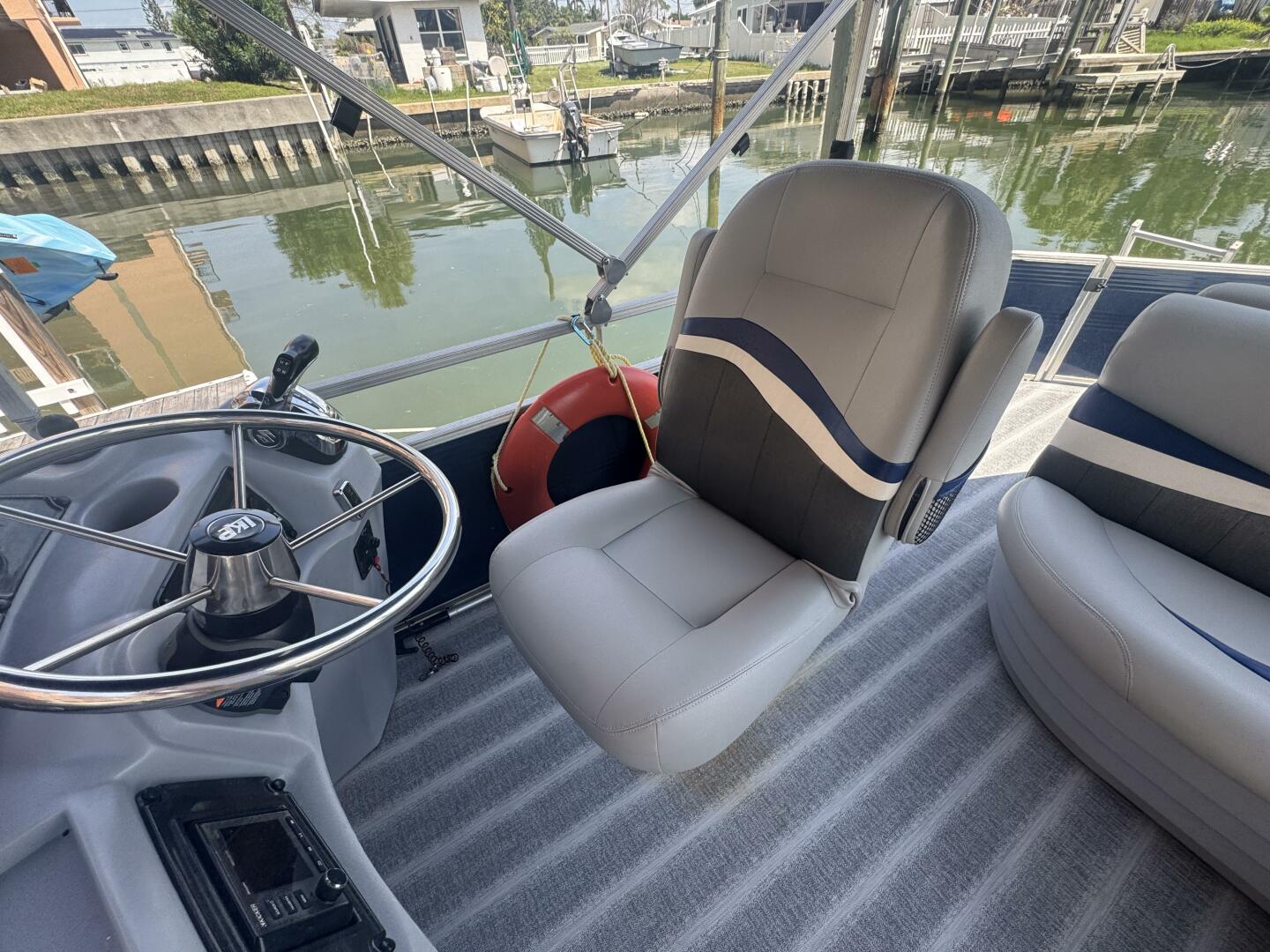 26ft Leisurecraft Yacht For Sale