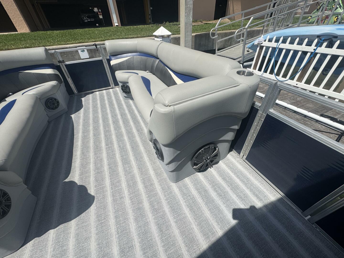26ft Leisurecraft Yacht For Sale