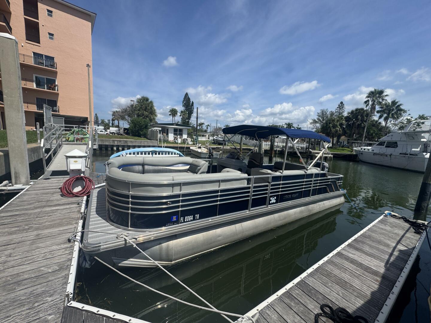 26ft Leisurecraft Yacht For Sale