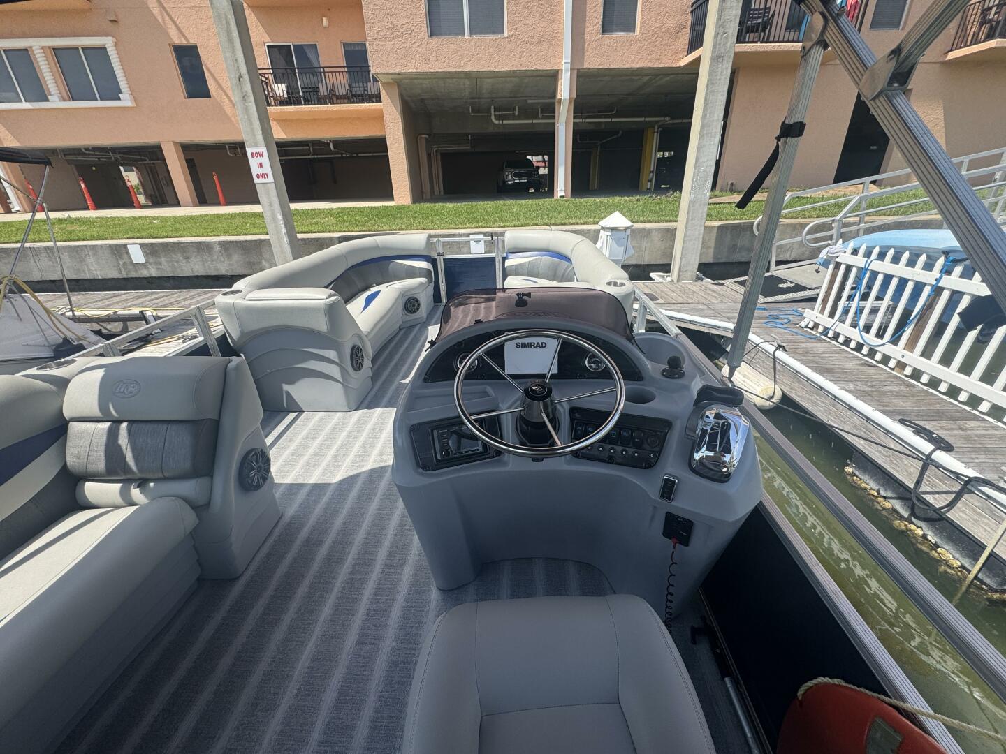26ft Leisurecraft Yacht For Sale