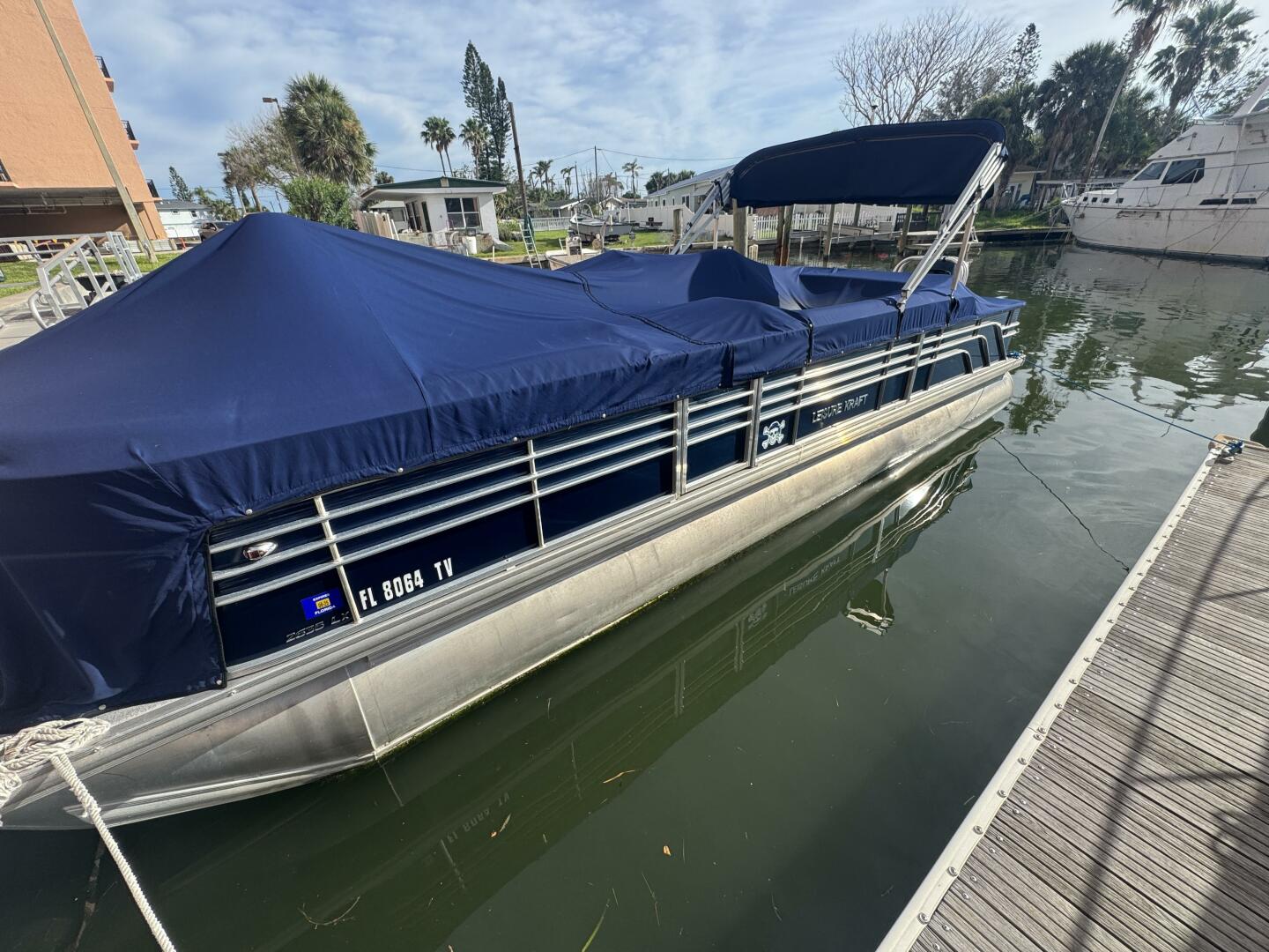 26ft Leisurecraft Yacht For Sale