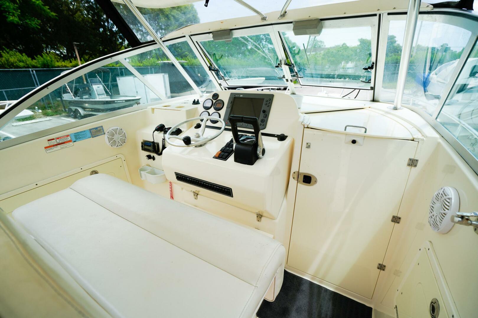 26ft Pursuit Yacht For Sale