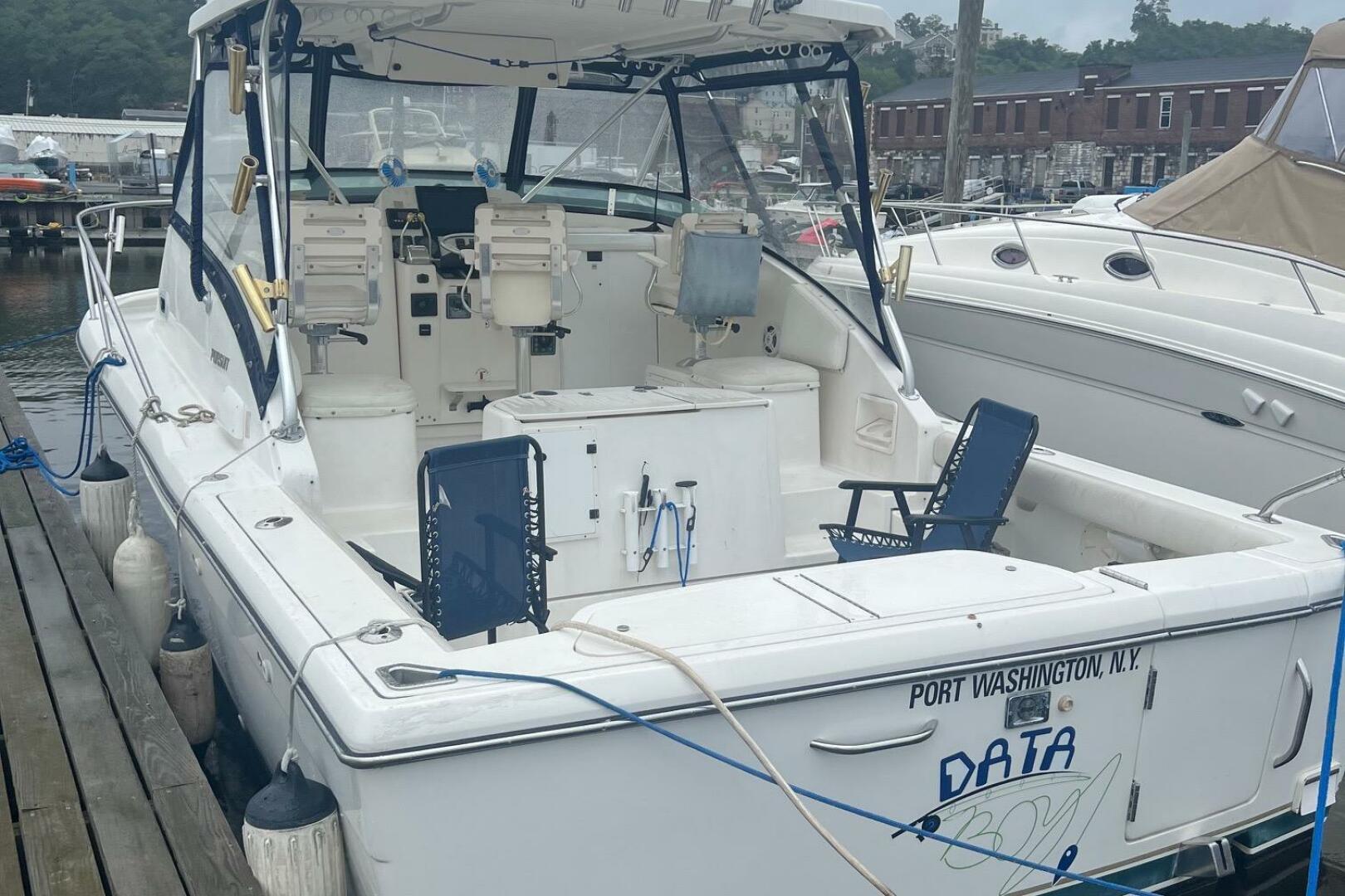 2001 Pursuit 3000 Offshore boat docked in Port Washington ma