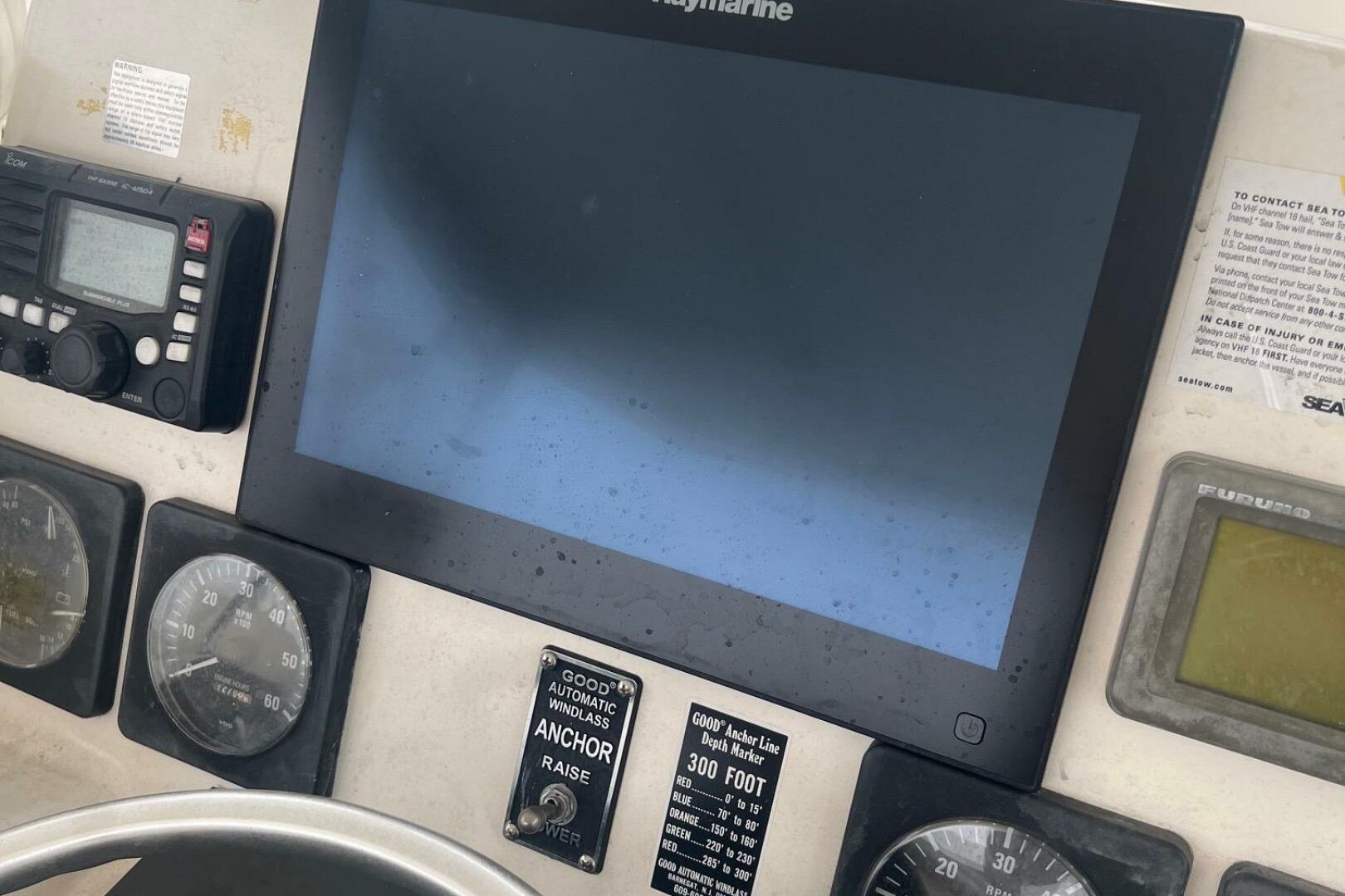 Control panel of a 2001 Pursuit 3000 Offshore boat with navi