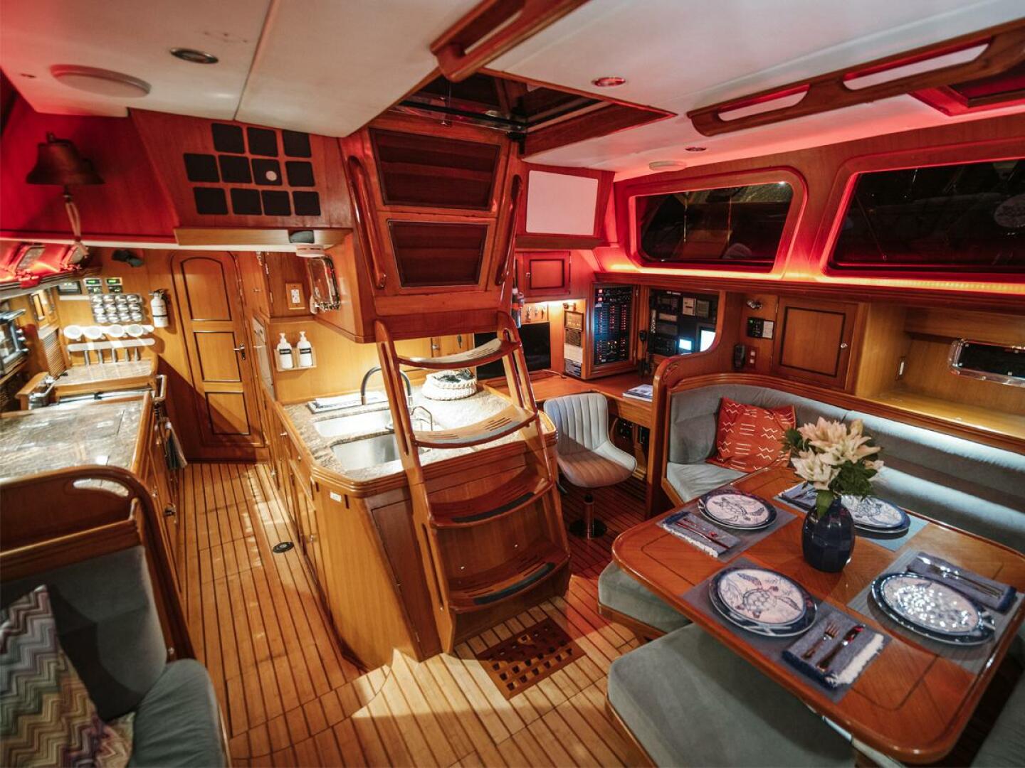 Saloon, Aft, Night Lighting