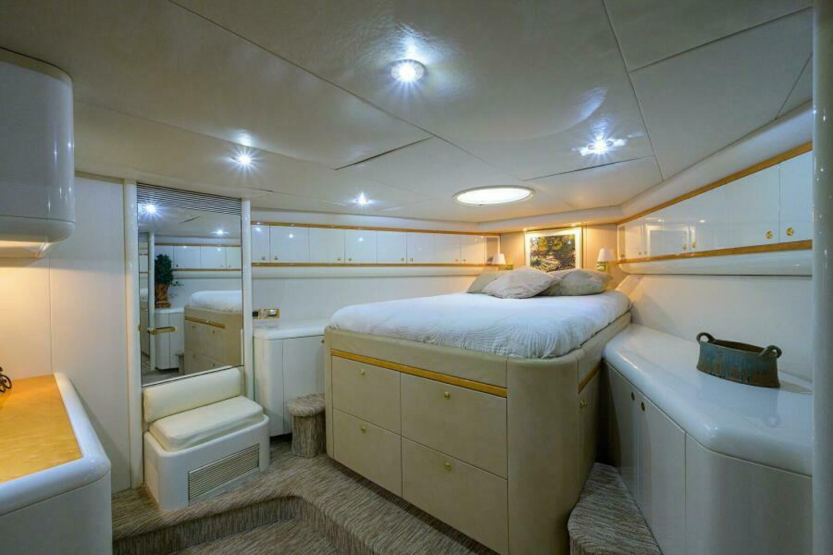 LOST TEXAN 80ft Lazzara Yachts Yacht For Sale