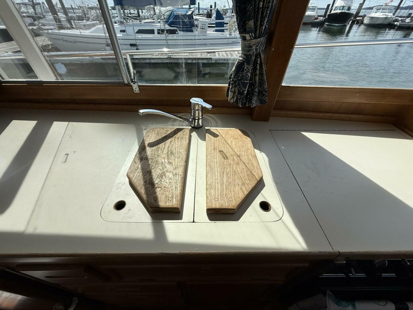 42ft Grand Banks Yacht For Sale
