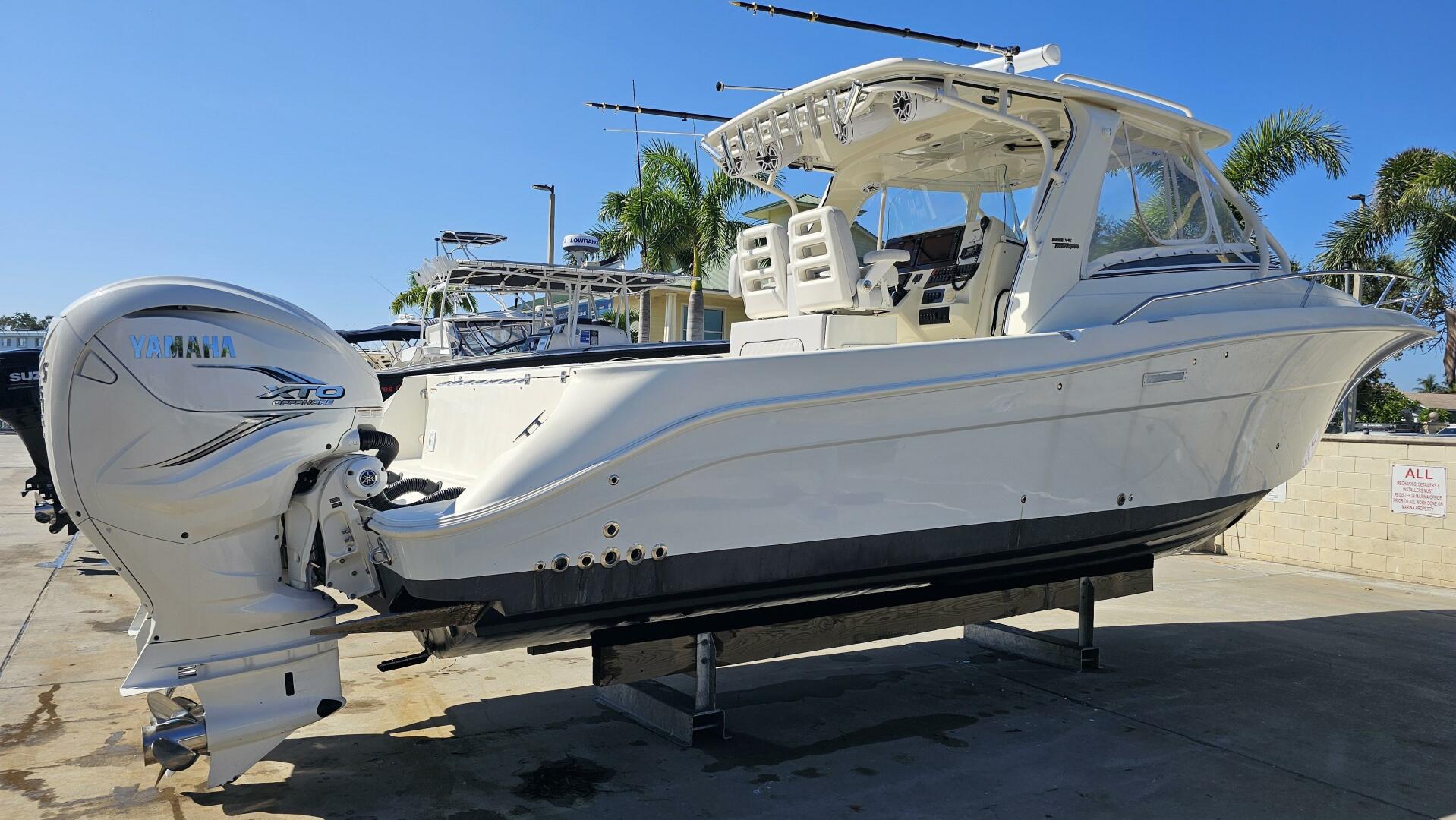 Triple 2024 Yamaha 425 s 35ft Hydra Sports Yacht For Sale