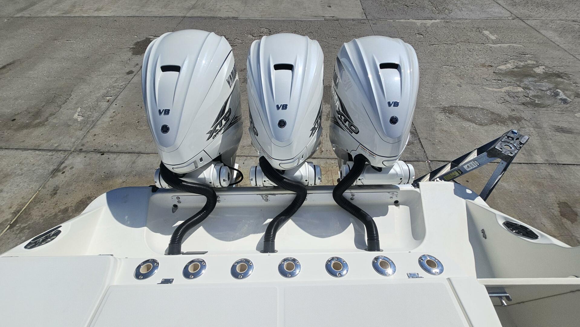 Triple 2024 Yamaha 425 s 35ft Hydra Sports Yacht For Sale