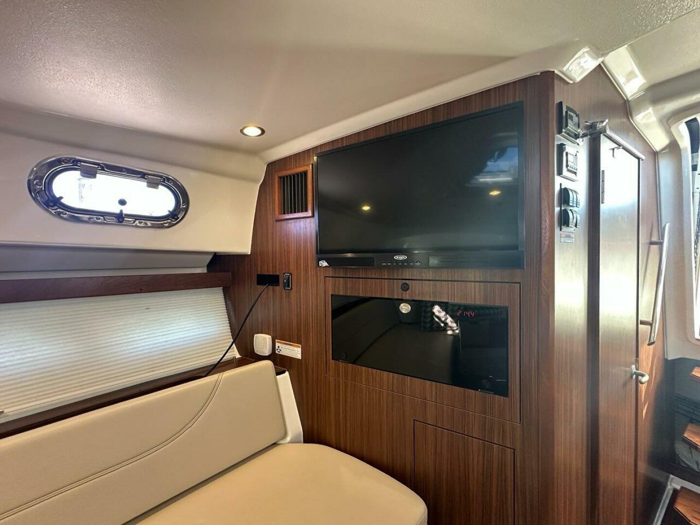 Wave Paver 35ft Pursuit Yacht For Sale