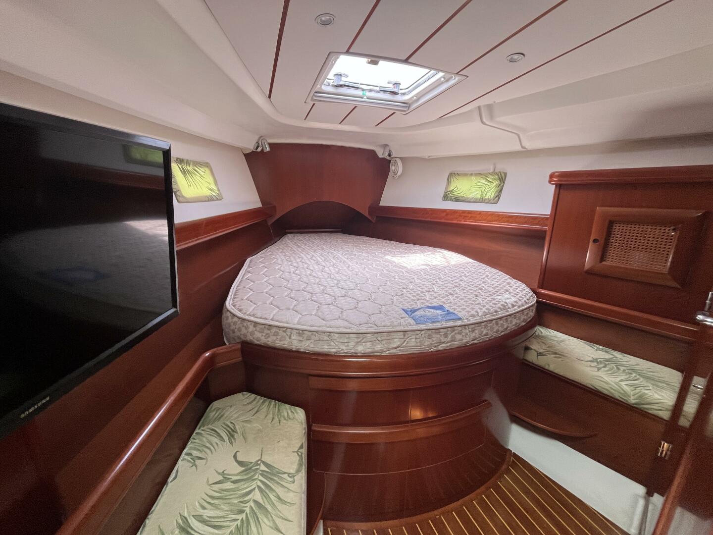 Autumn 42ft Beneteau Yacht For Sale Autumn 42ft Beneteau Yacht For Sale