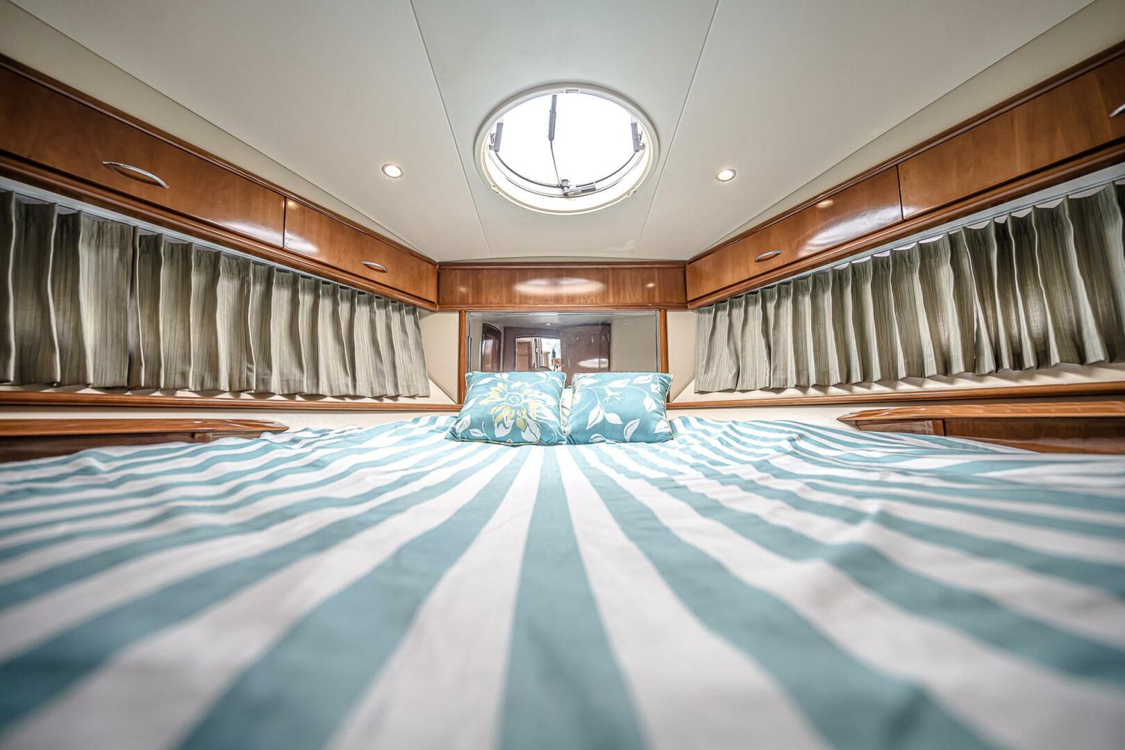 FIESTA BAYB 44ft Carver Yacht For Sale