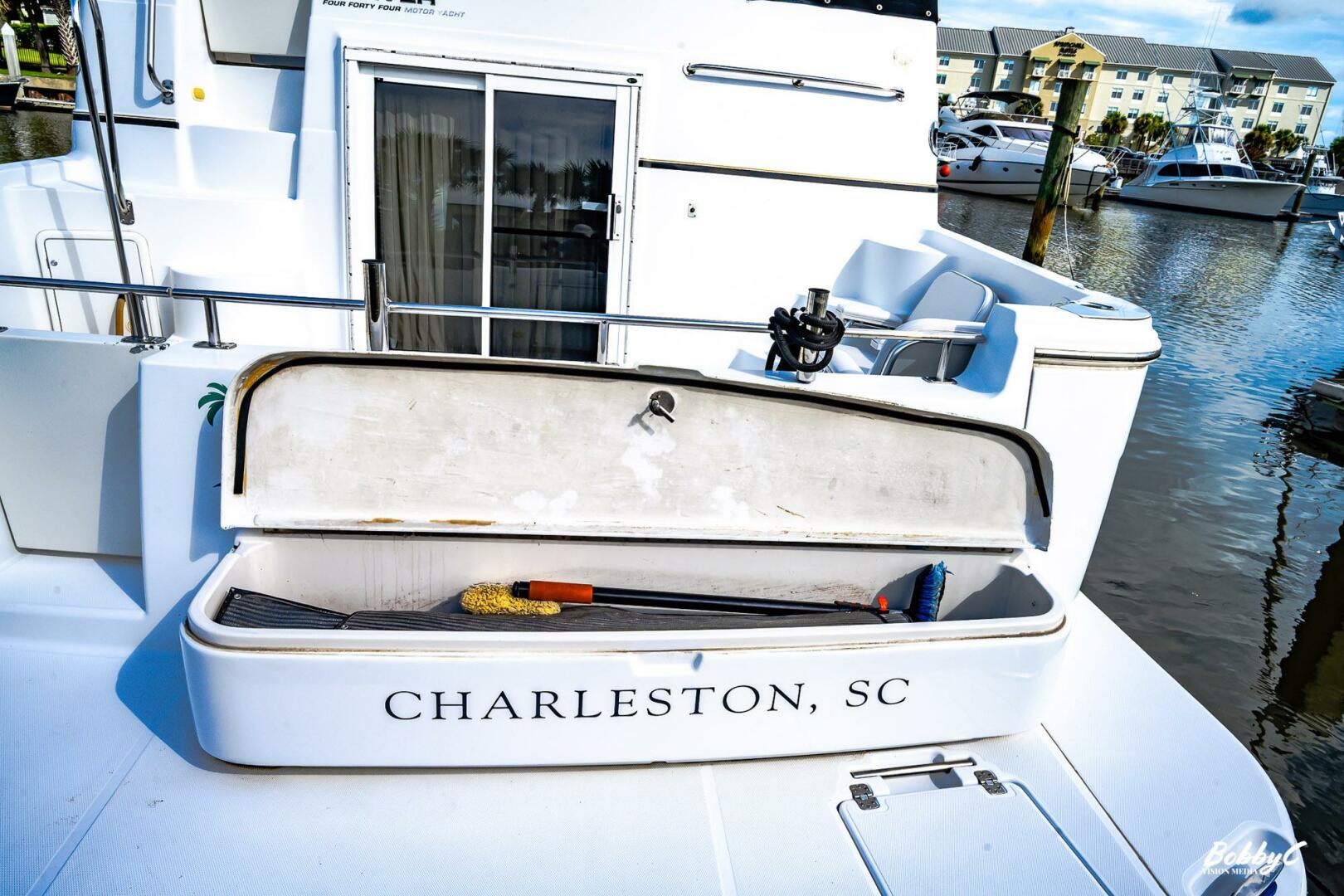 FIESTA BAYB 44ft Carver Yacht For Sale