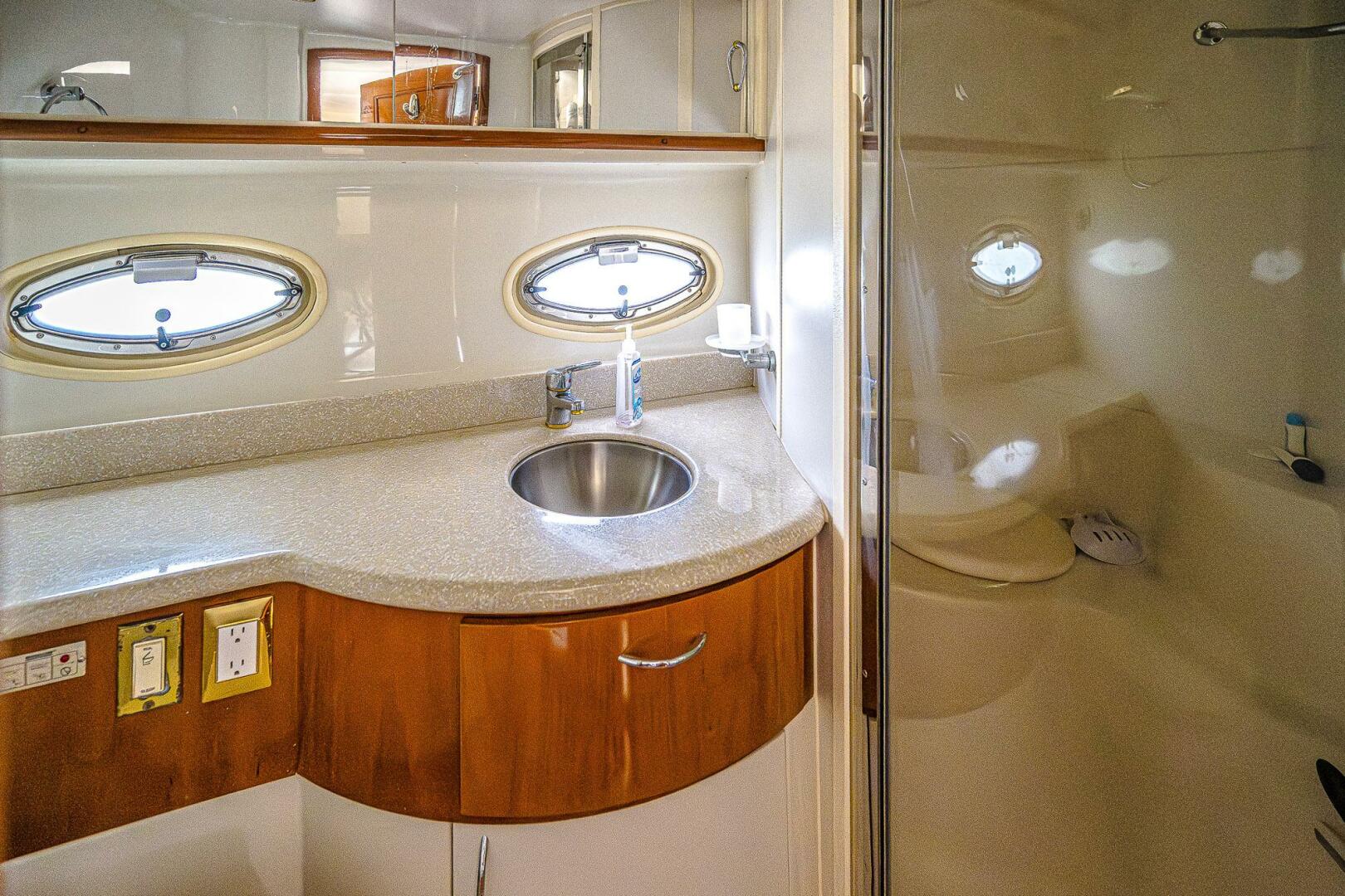 FIESTA BAYB 44ft Carver Yacht For Sale