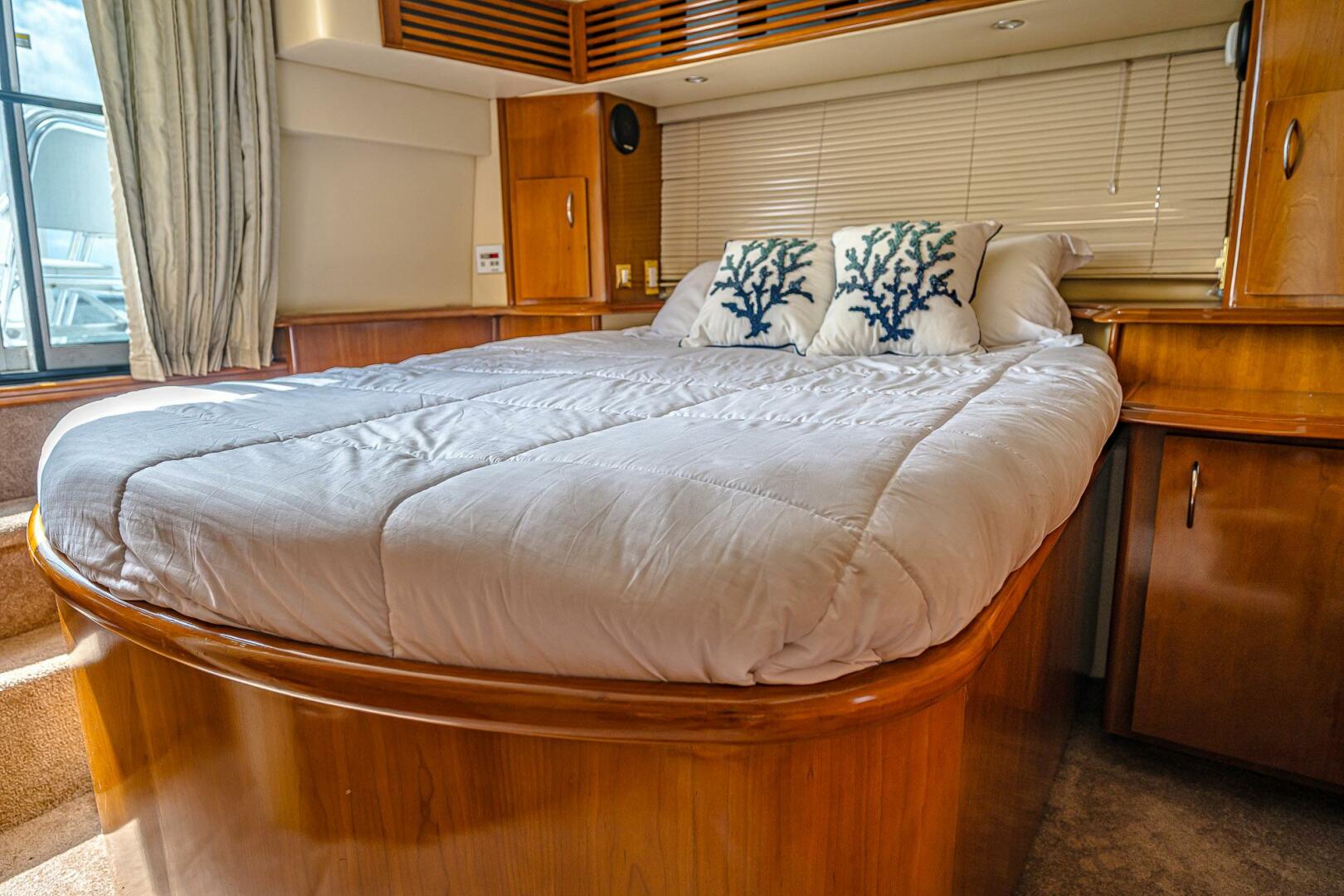 FIESTA BAYB 44ft Carver Yacht For Sale
