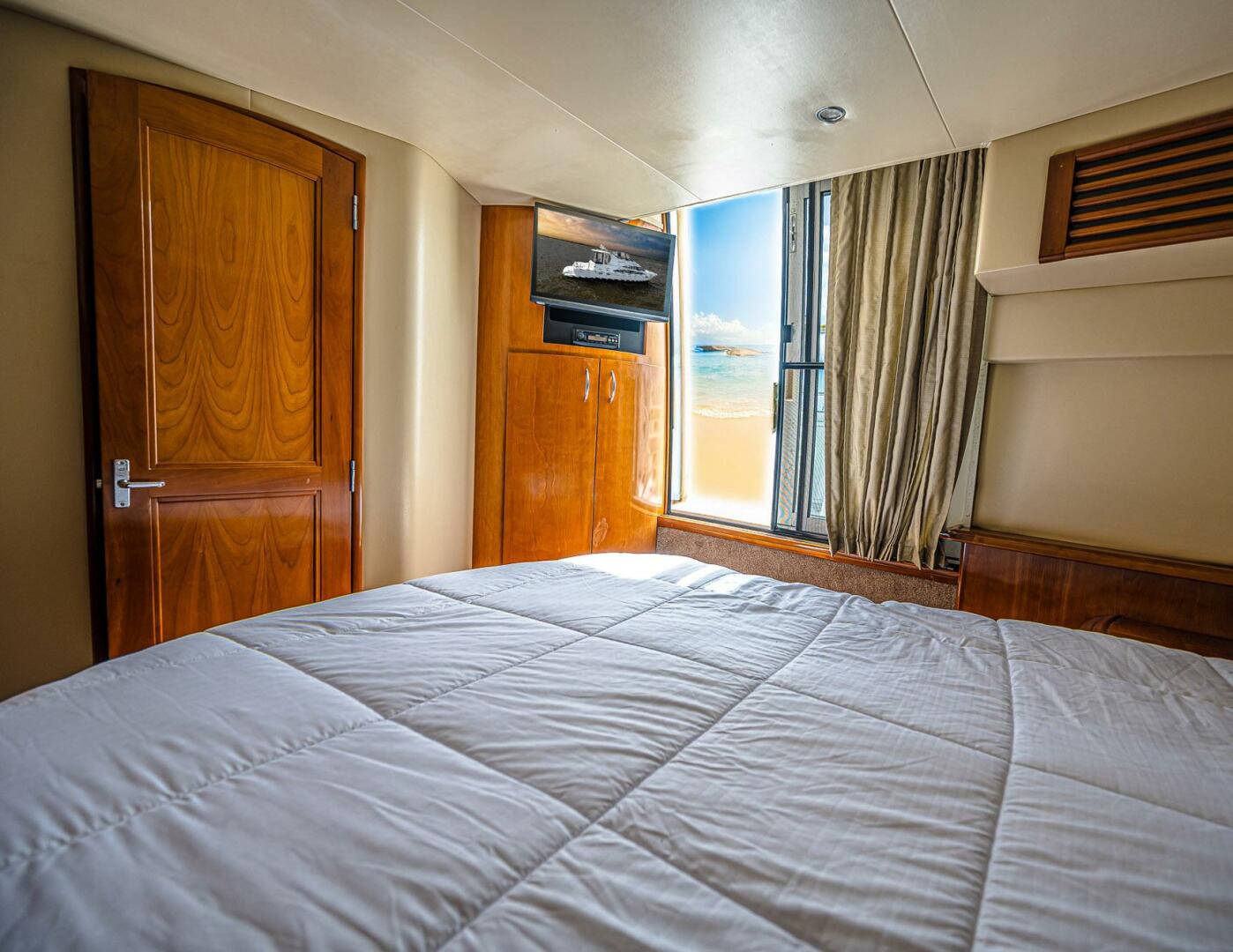 FIESTA BAYB 44ft Carver Yacht For Sale