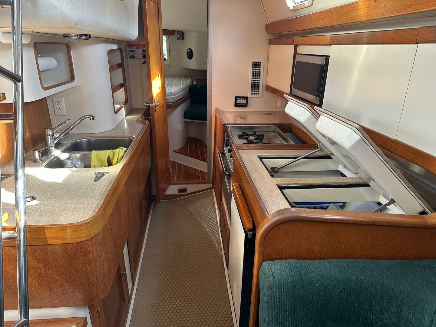 38ft Catalina Morgan Yacht For Sale
