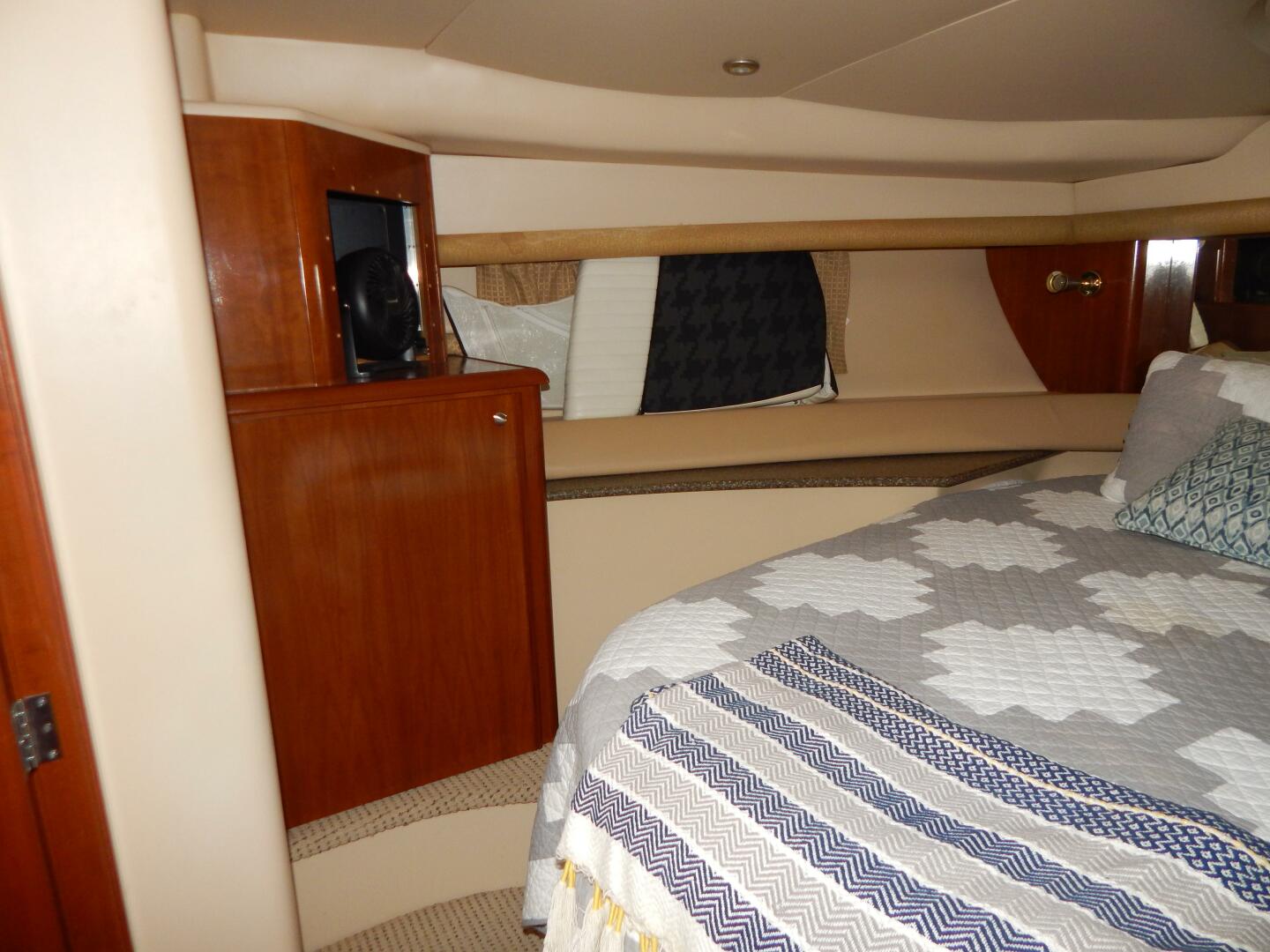 Still Chyl n 42ft Meridian Yacht For Sale