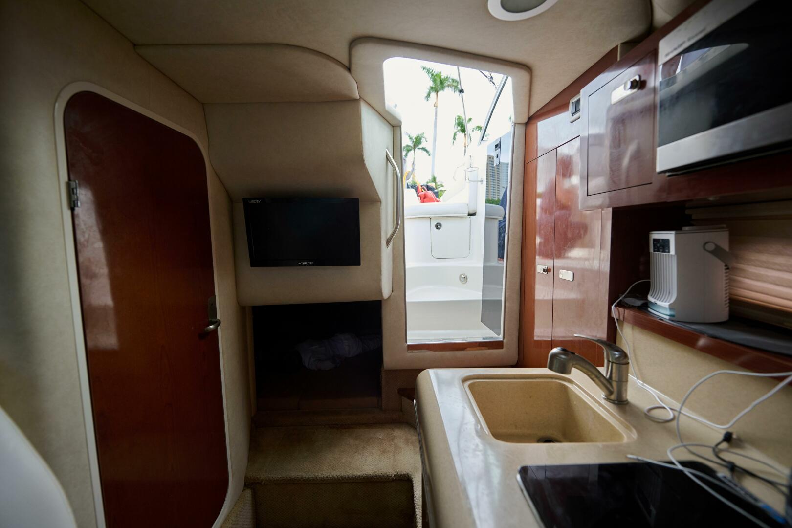 Welcome to the Jungle 26ft Sea Ray Yacht For Sale