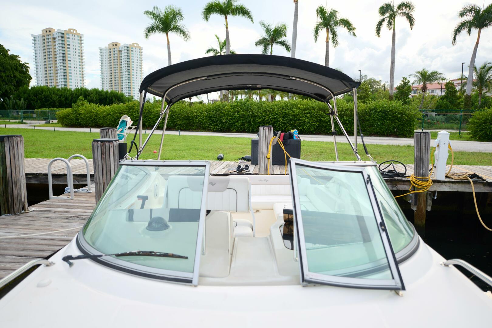 Welcome to the Jungle 26ft Sea Ray Yacht For Sale
