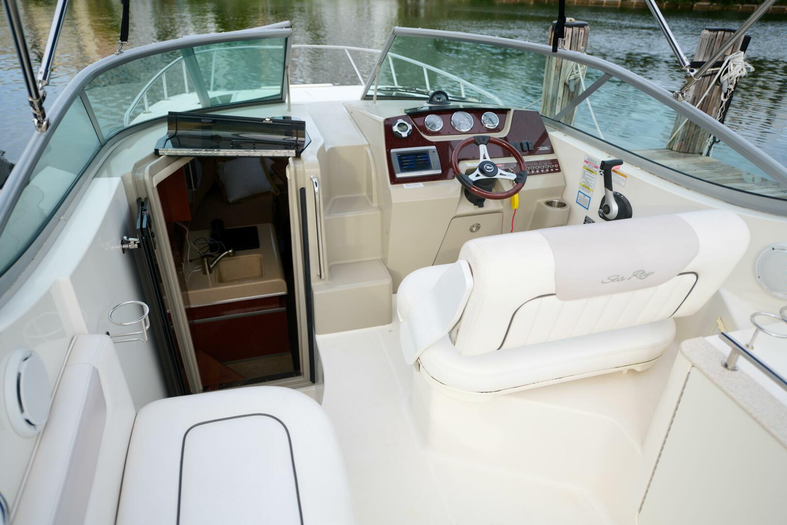 Welcome to the Jungle 26ft Sea Ray Yacht For Sale