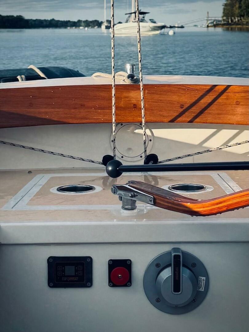 LA LUNA 22ft Custom Yacht For Sale