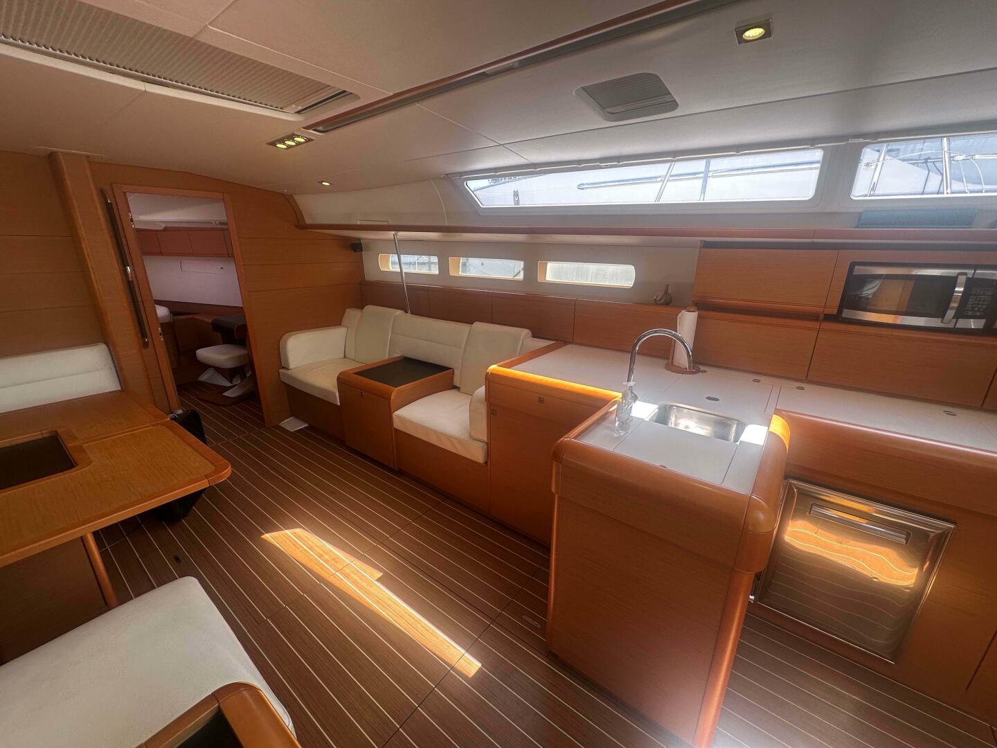 Starboard Lane 50ft Jeanneau Yacht For Sale