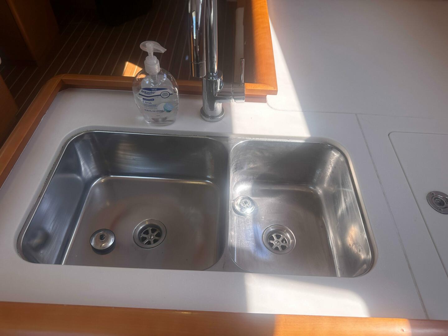 Starboard Lane 50ft Jeanneau Yacht For Sale