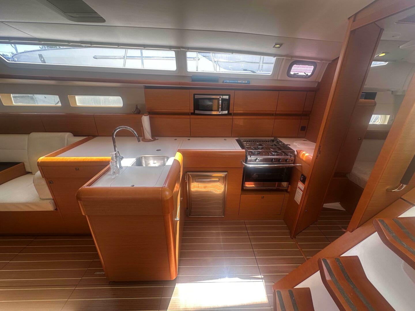 Starboard Lane 50ft Jeanneau Yacht For Sale