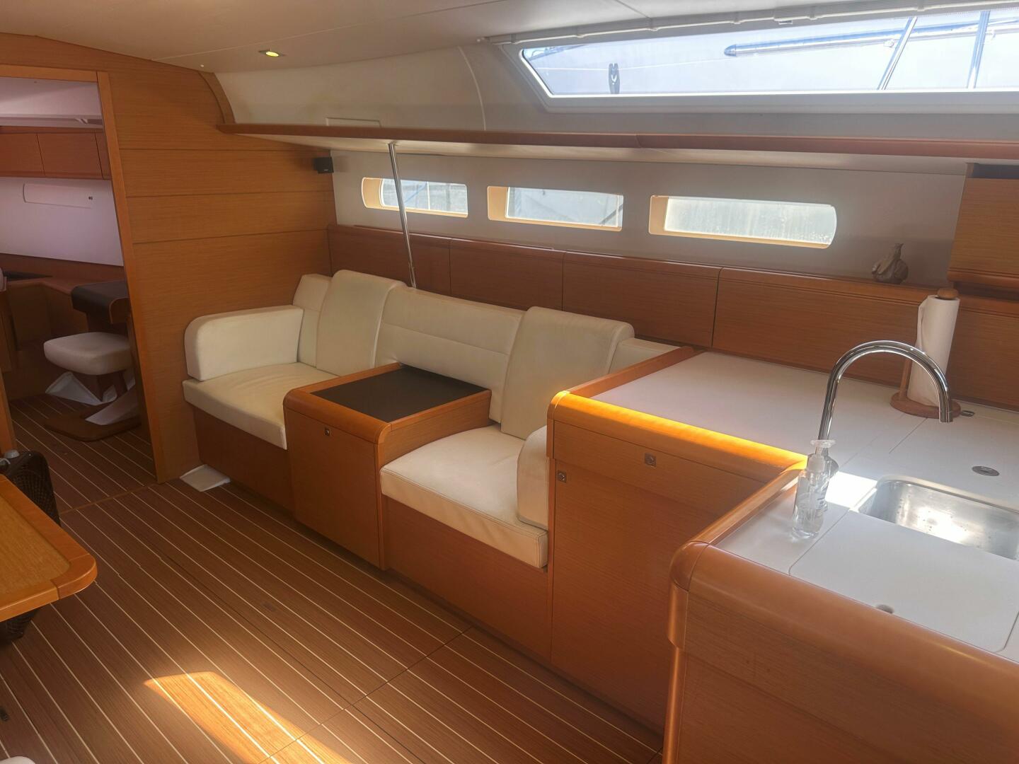 Starboard Lane 50ft Jeanneau Yacht For Sale