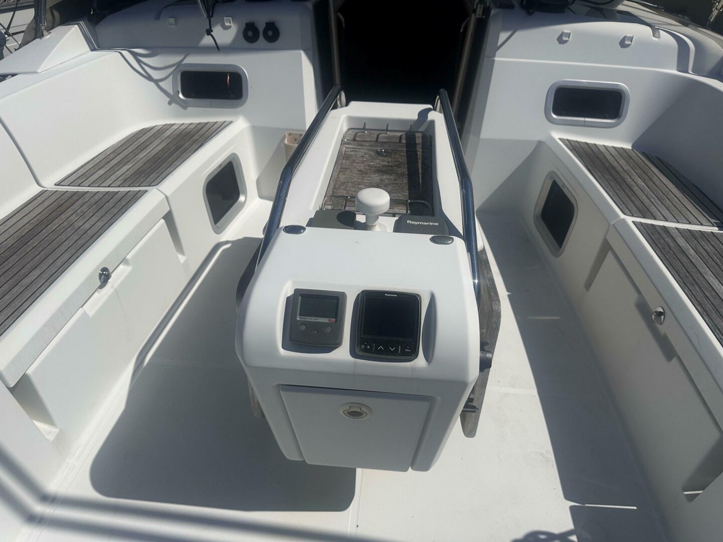 Starboard Lane 50ft Jeanneau Yacht For Sale