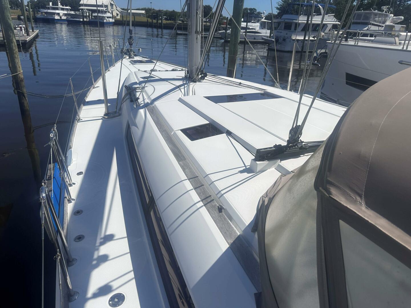Starboard Lane 50ft Jeanneau Yacht For Sale