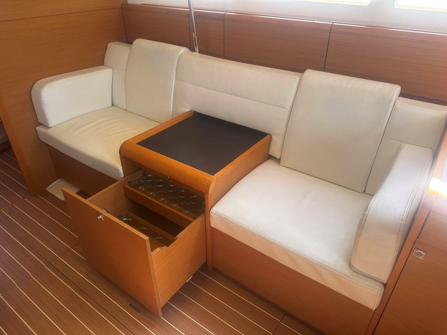 Starboard Lane 50ft Jeanneau Yacht For Sale
