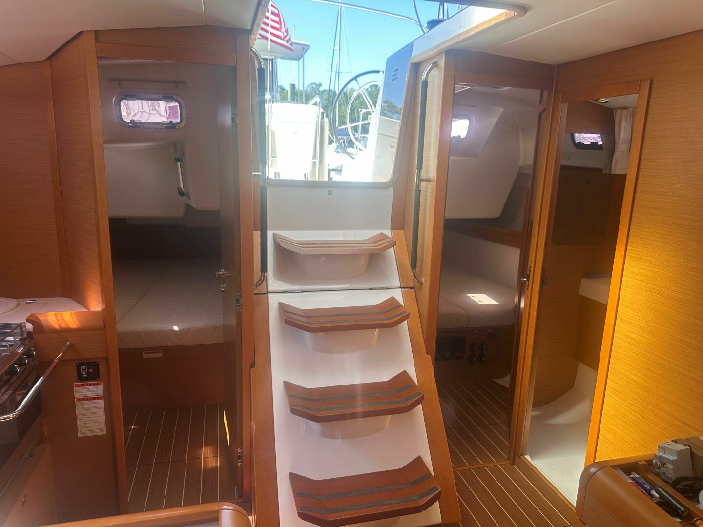 Starboard Lane 50ft Jeanneau Yacht For Sale