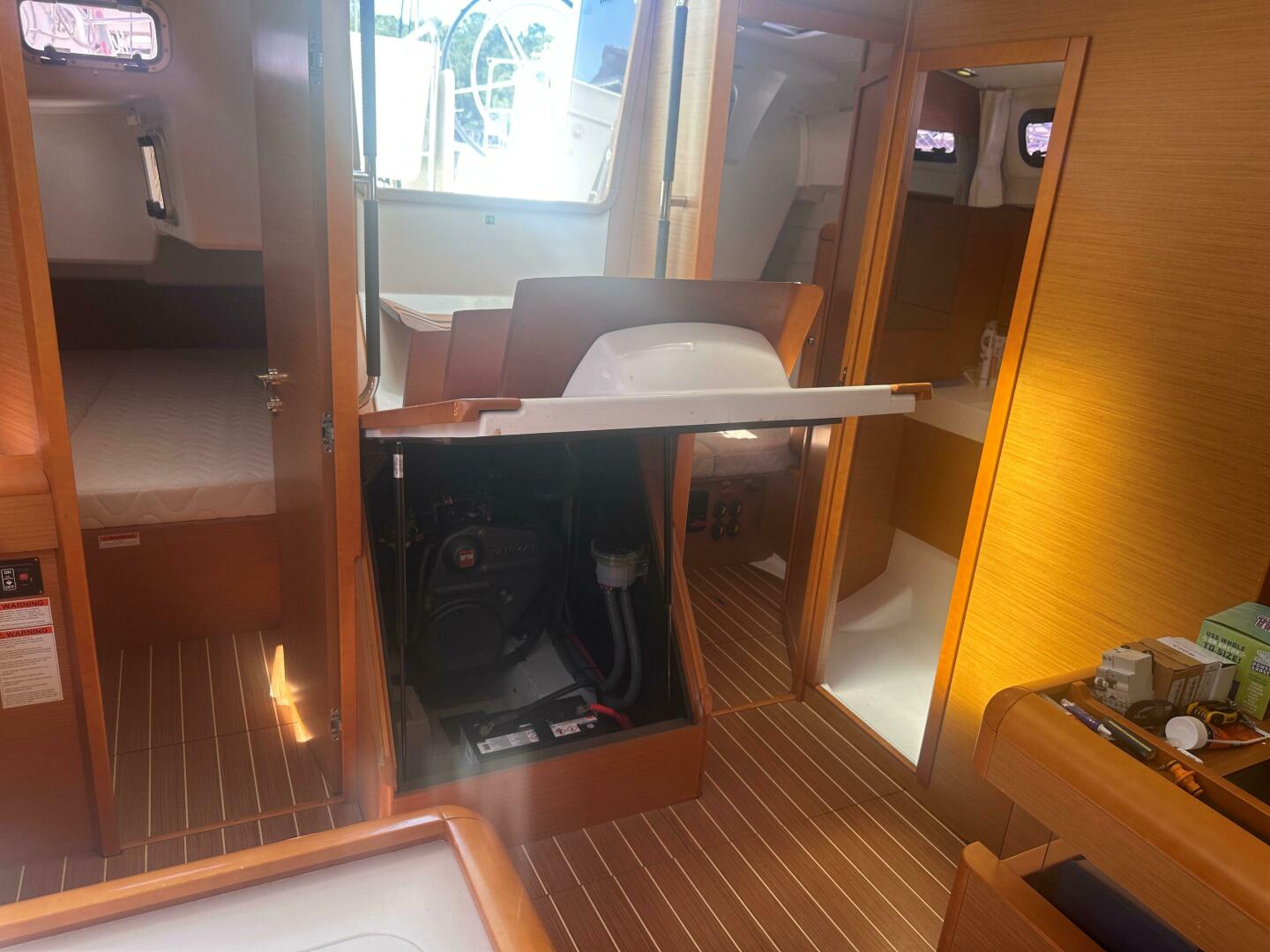 Starboard Lane 50ft Jeanneau Yacht For Sale