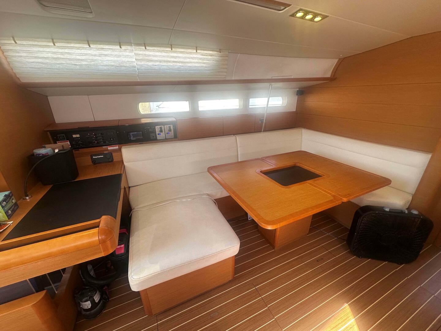 Starboard Lane 50ft Jeanneau Yacht For Sale