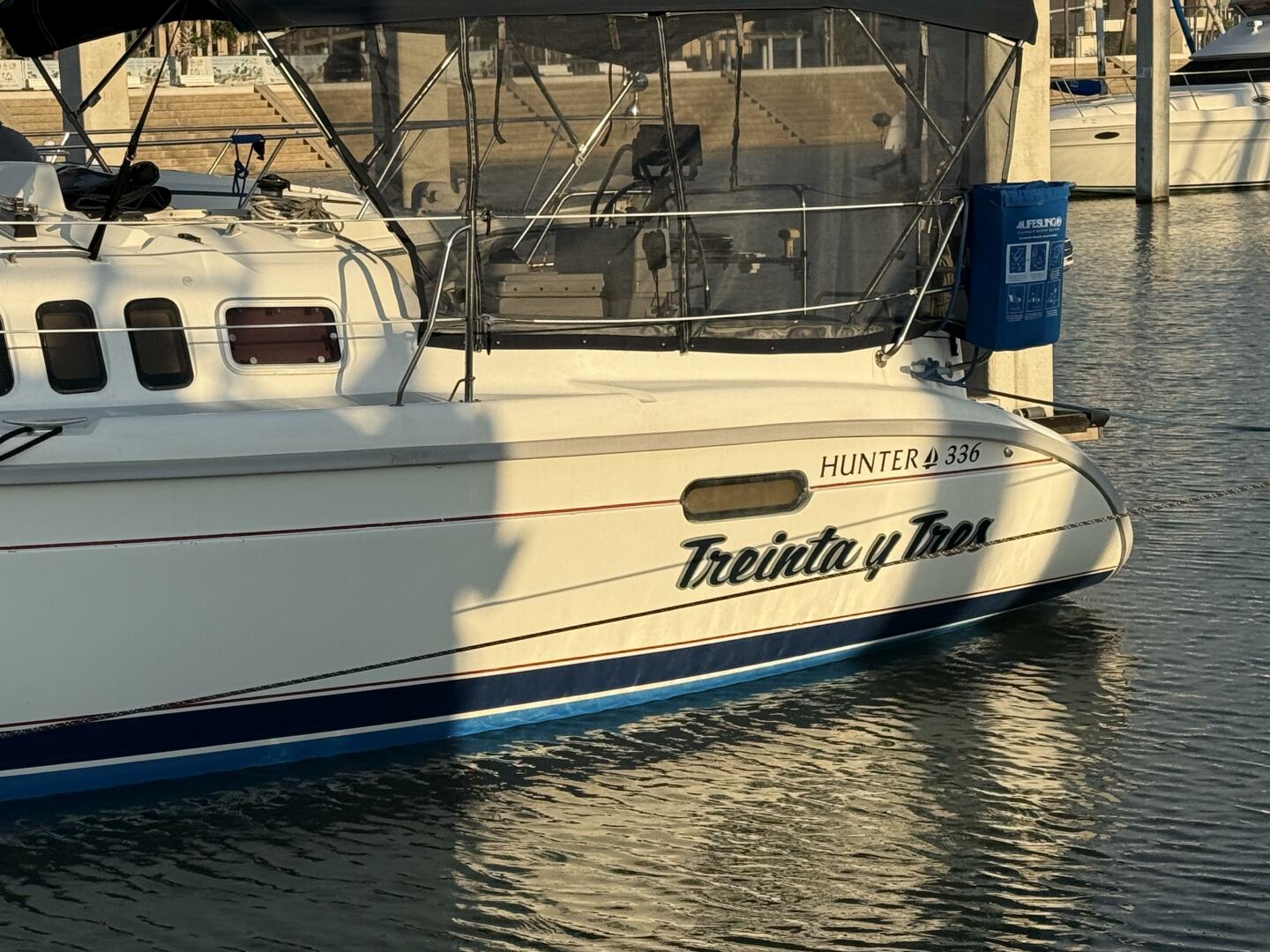 Treinta y Tres 33ft Hunter Yacht For Sale