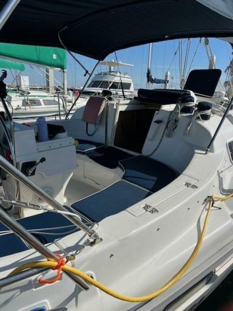 Treinta y Tres 33ft Hunter Yacht For Sale