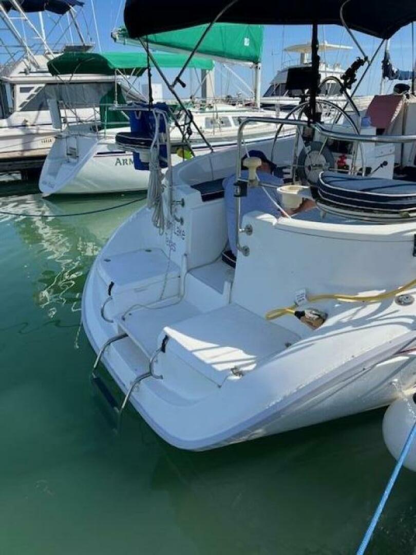 Treinta y Tres 33ft Hunter Yacht For Sale