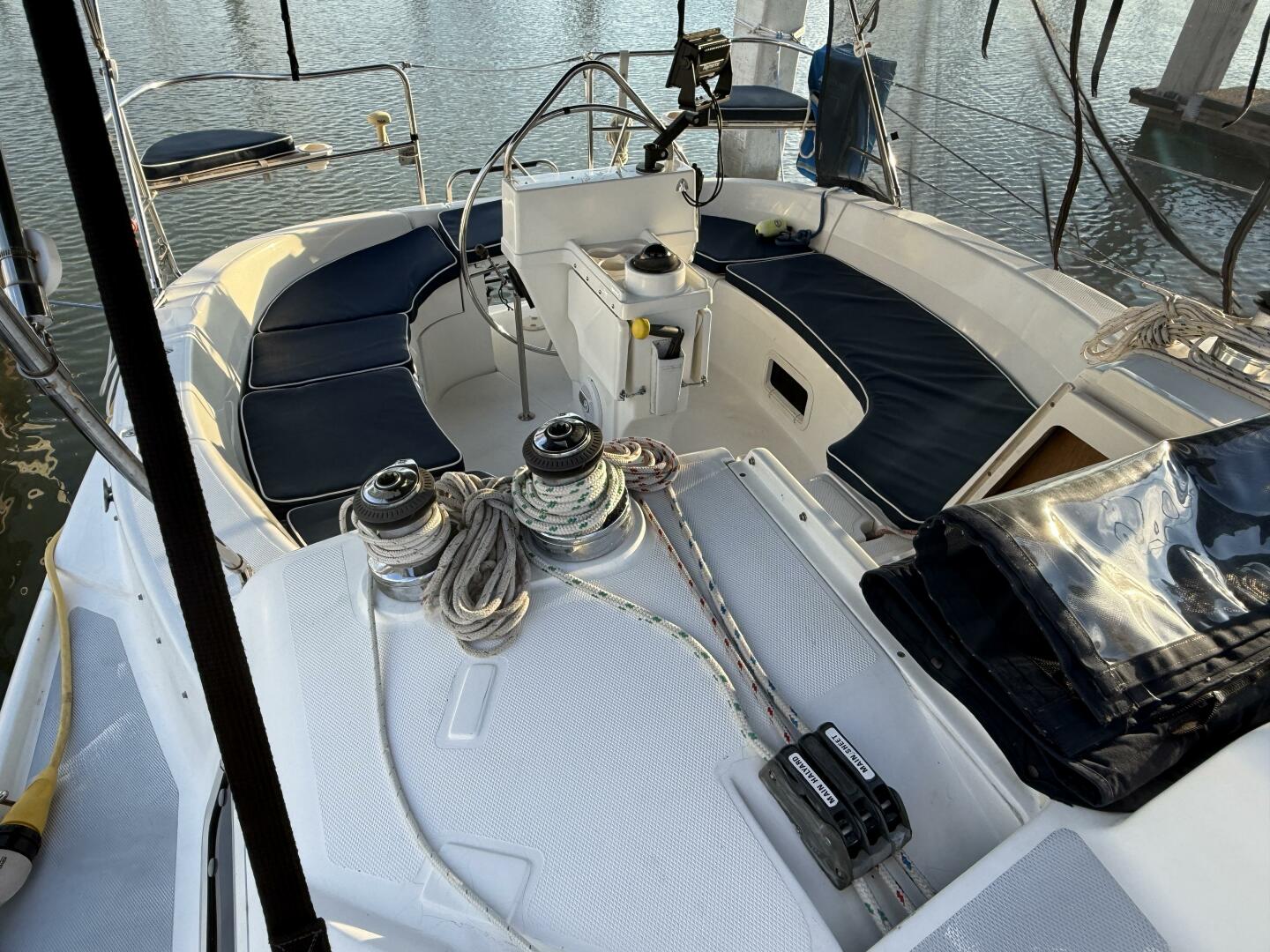 Treinta y Tres 33ft Hunter Yacht For Sale