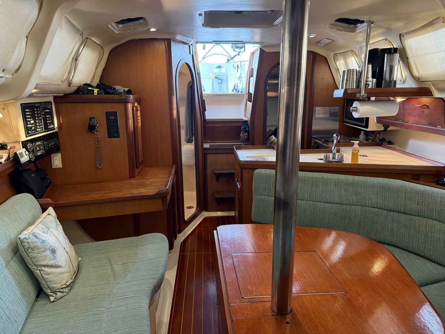 Treinta y Tres 33ft Hunter Yacht For Sale