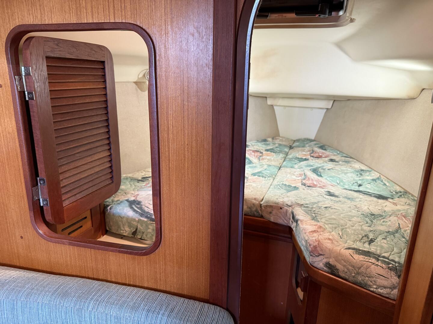 Treinta y Tres 33ft Hunter Yacht For Sale