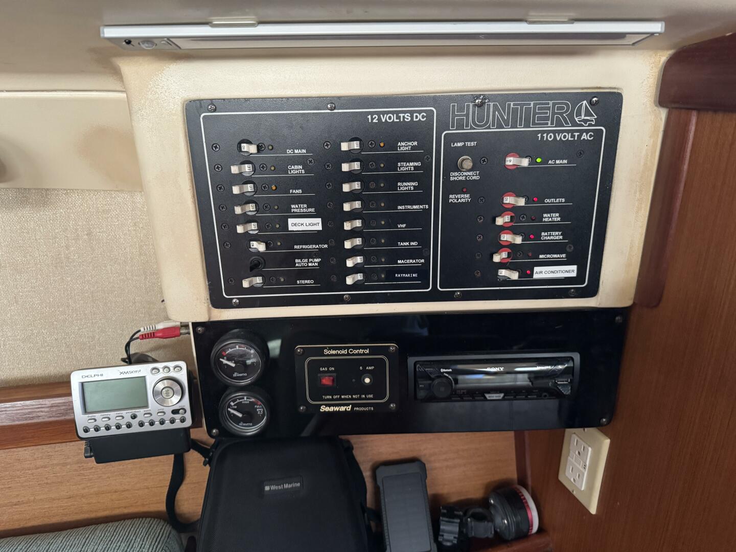 Treinta y Tres 33ft Hunter Yacht For Sale